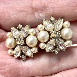 BOGOFF Faux Pearl Clear Rhinestone Silver Tone Clip On Earrings Signed Vintage‎